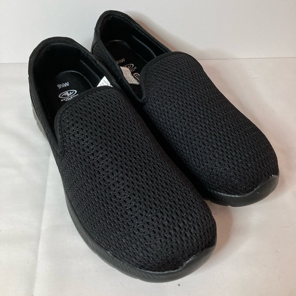 Athletic works size 9.5 W